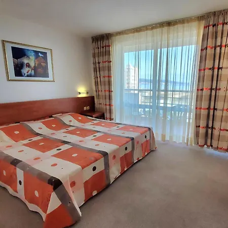 Otel Fenix 4*
